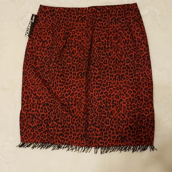 Skirt and top - Picture 4 of 6